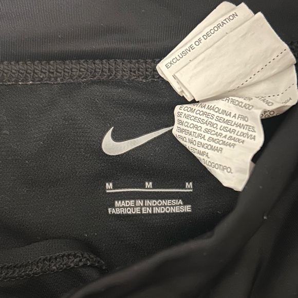 Womans Nike Tempo Running shorts - Picture 3 of 3